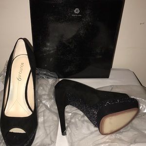 Boutique 9 Black & Shimmery Heel  (BRAND NEW)